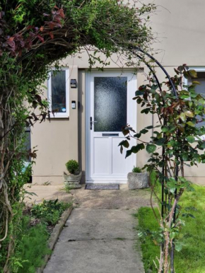 Peaceful Home, with garden, ideal for couples and families with easy parking